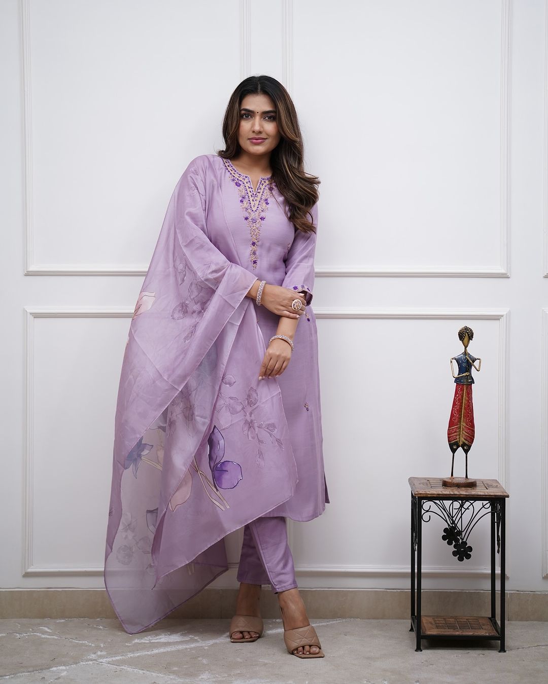 Women Regular Embroidered Kurta With Trousers & With Dupatta