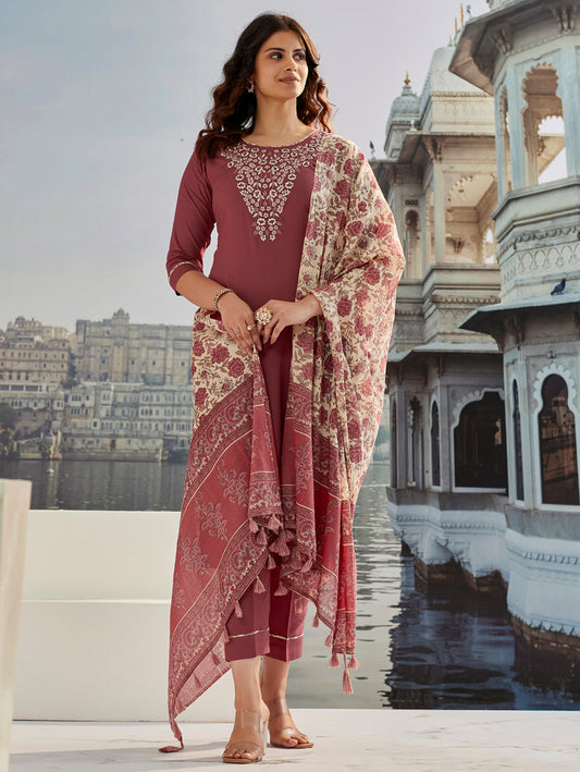 Women Embroidered Kurta With Pant & Dupatta
