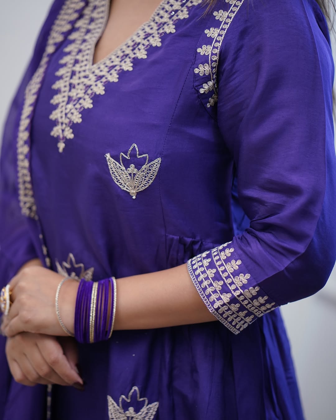 Women Embroidered Regular Kurta With Trousers & With Dupatta