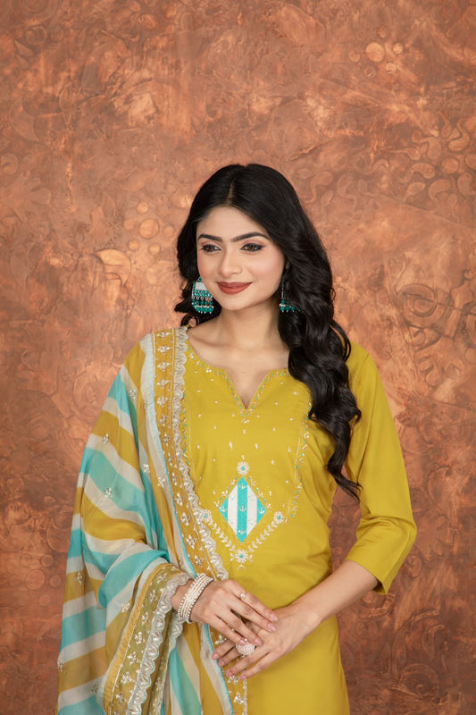 Women Embroidered Kurta With Pant & Dupatta