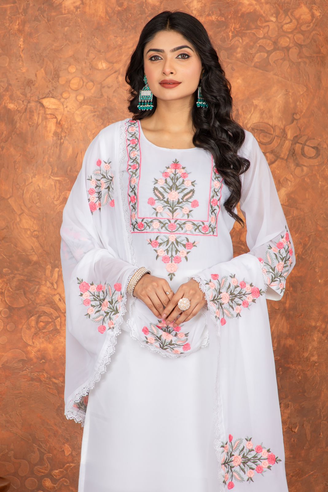 Women Froral Embroidered Kurta With Trousers & Dupatta