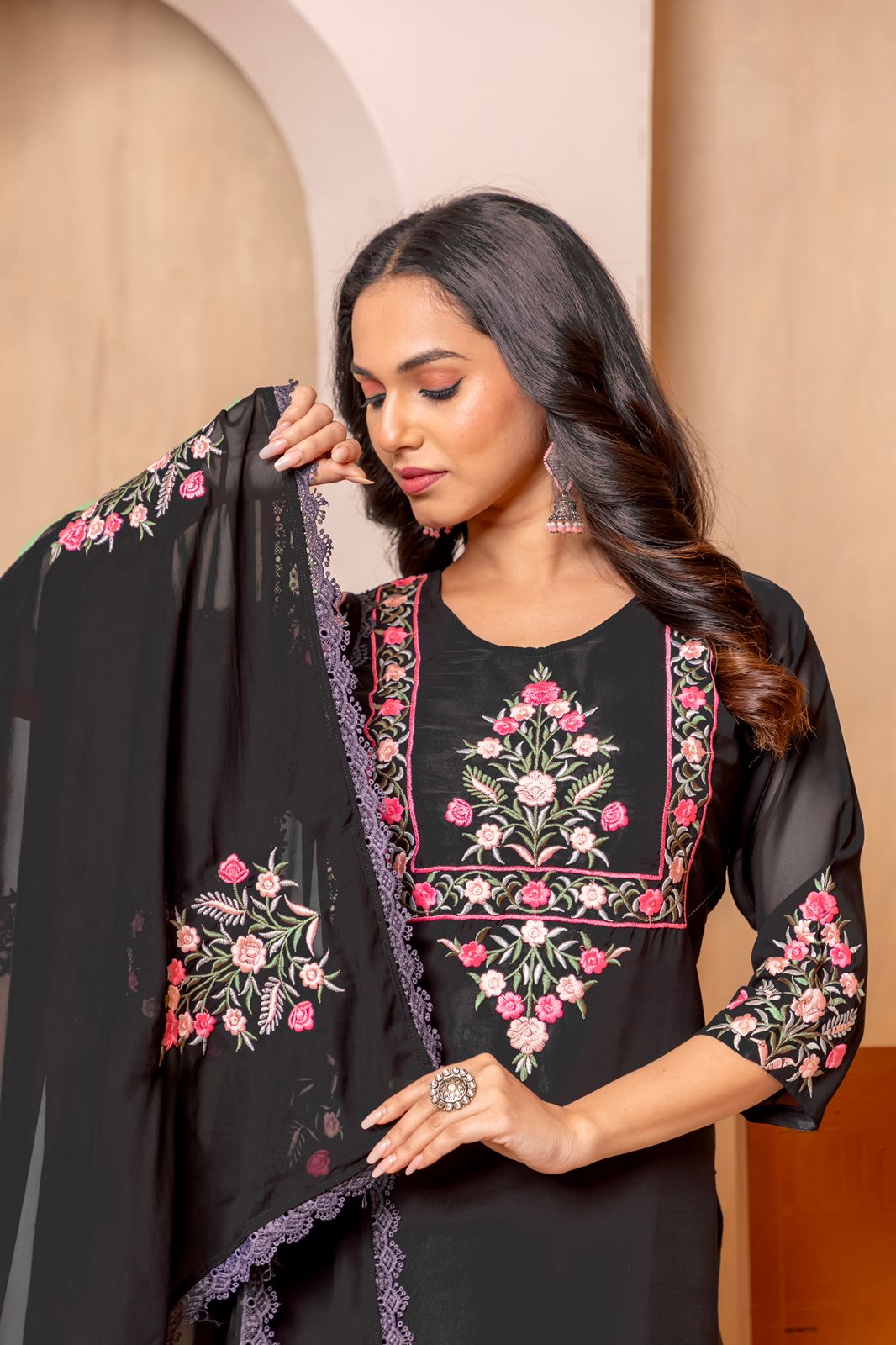 Women Froral Embroidered Kurta With Trousers & Dupatta