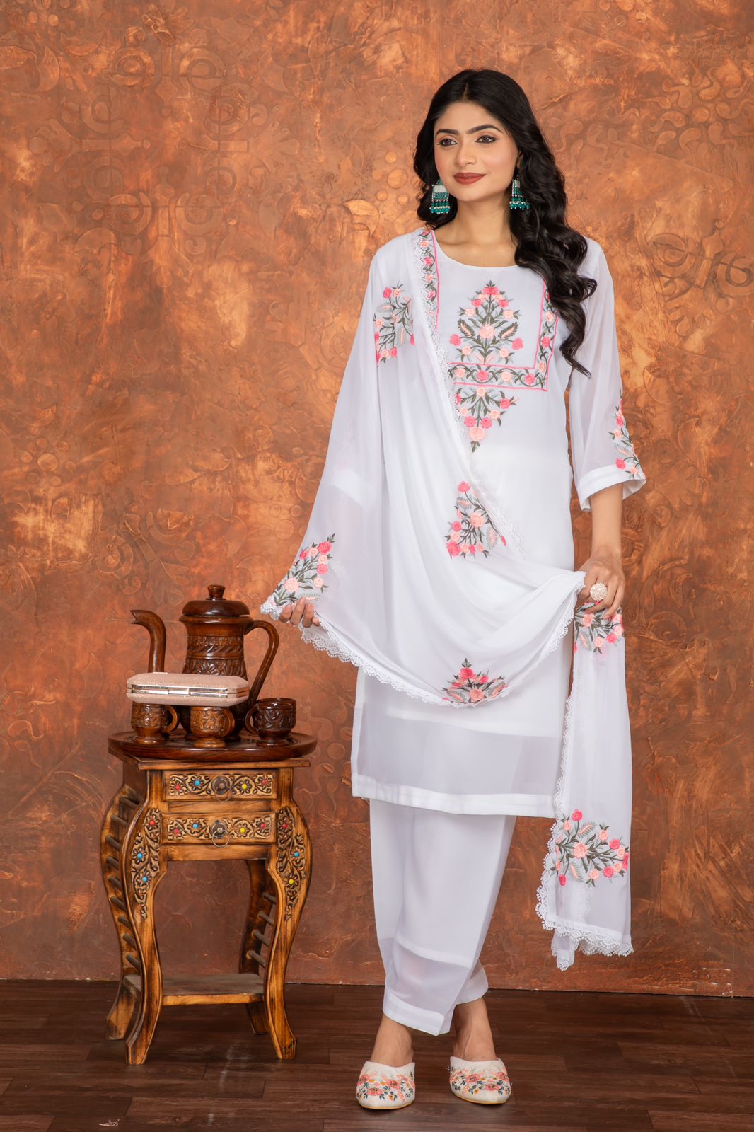 Women Froral Embroidered Kurta With Trousers & Dupatta