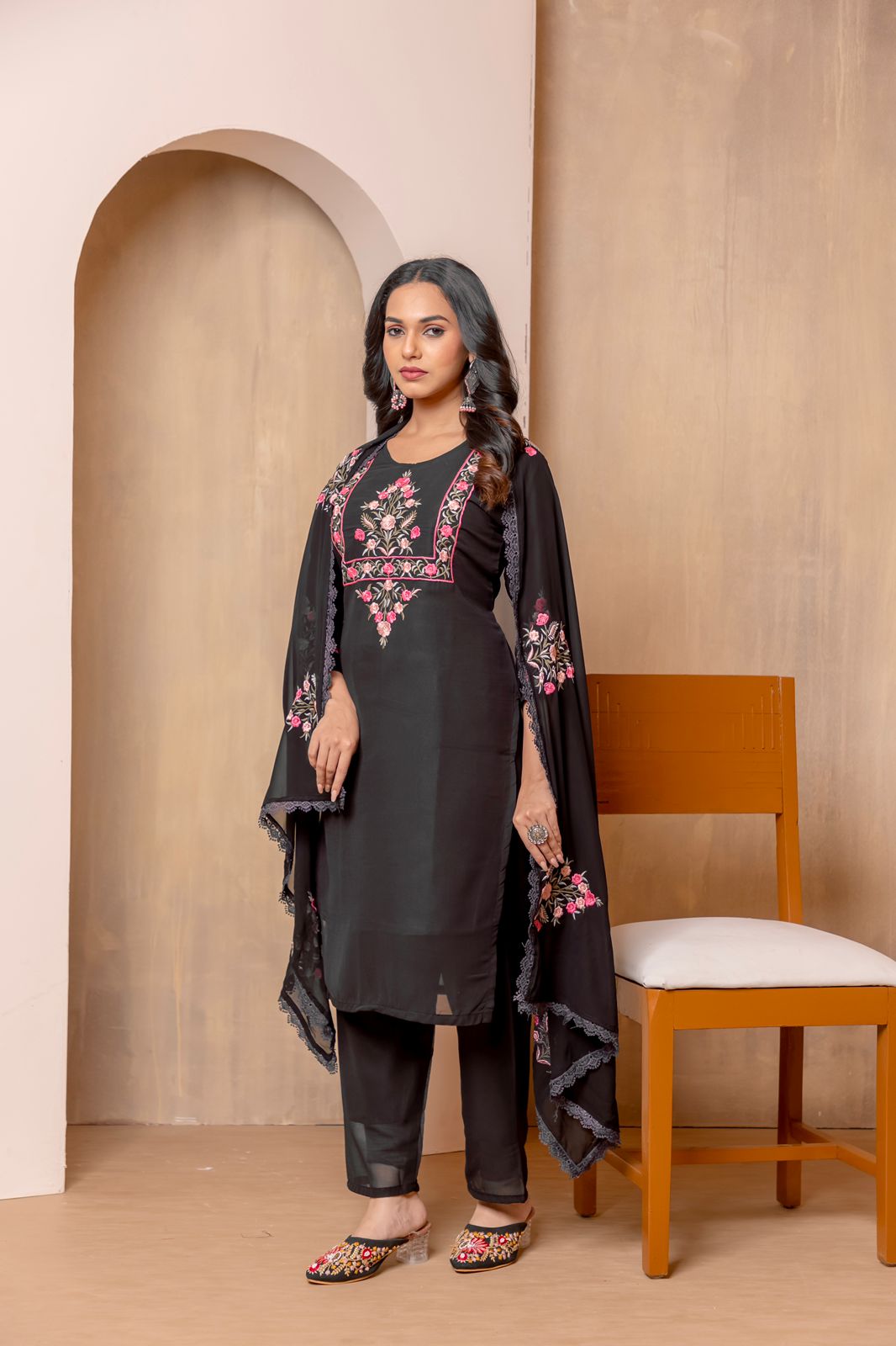 Women Froral Embroidered Kurta With Trousers & Dupatta
