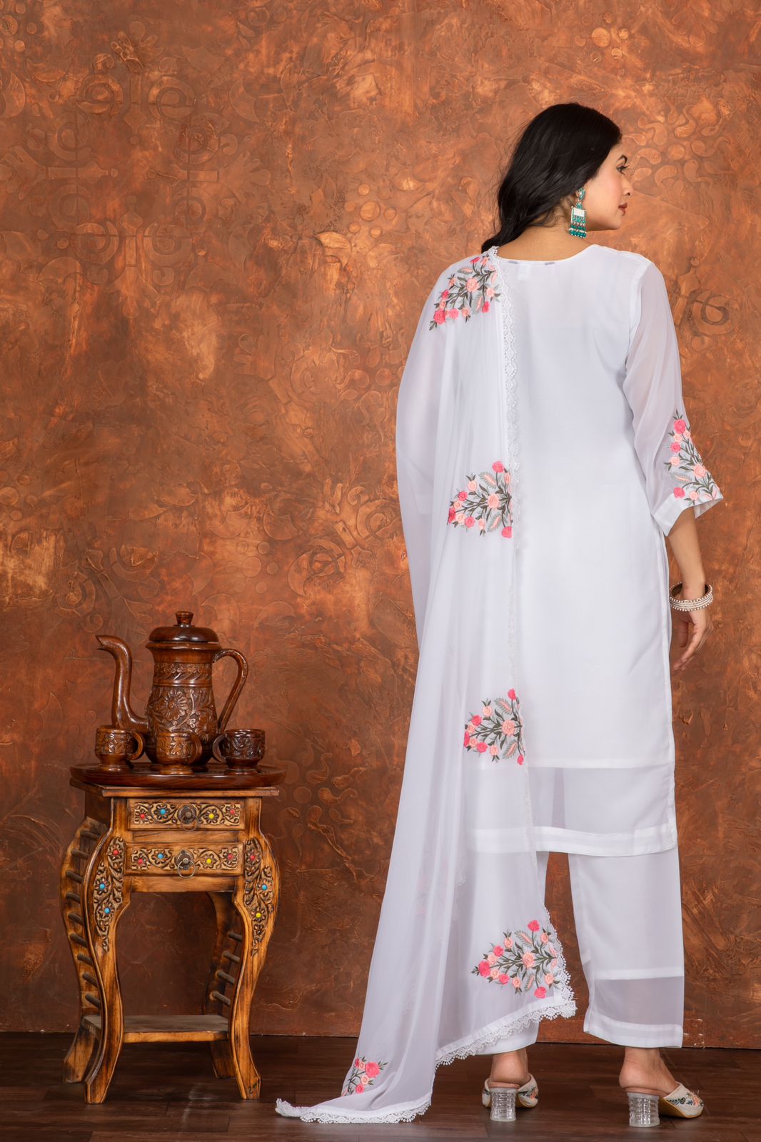Women Froral Embroidered Kurta With Trousers & Dupatta
