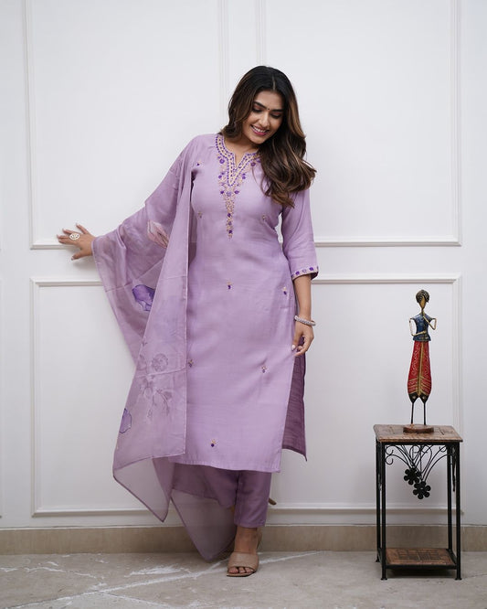 Women Regular Embroidered Kurta With Trousers & With Dupatta