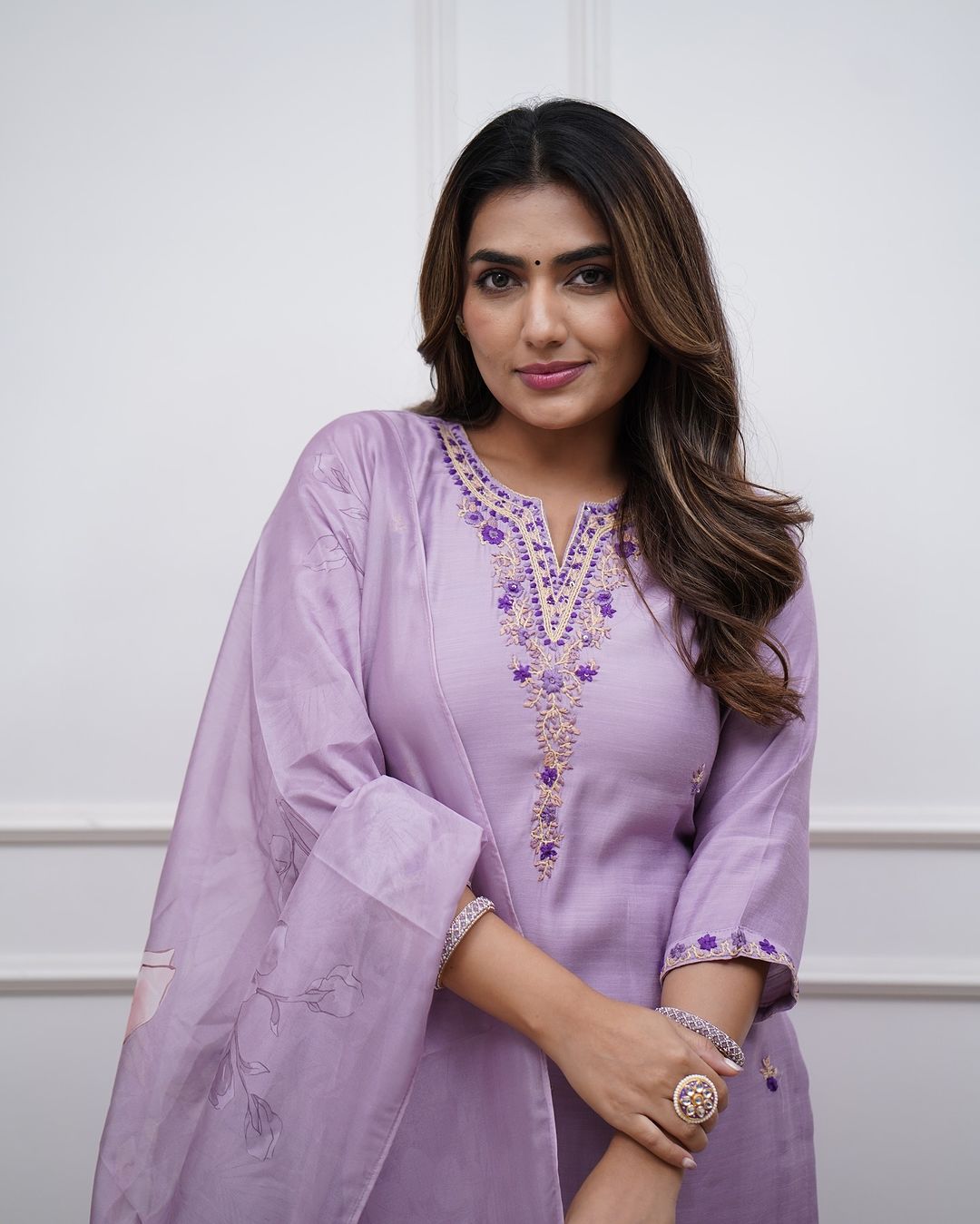 Women Regular Embroidered Kurta With Trousers & With Dupatta