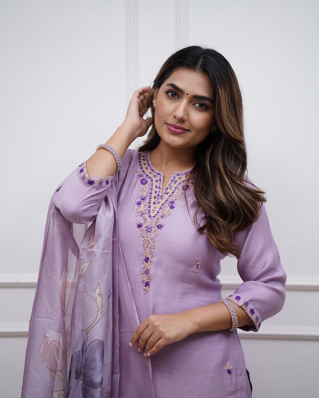Women Regular Embroidered Kurta With Trousers & With Dupatta